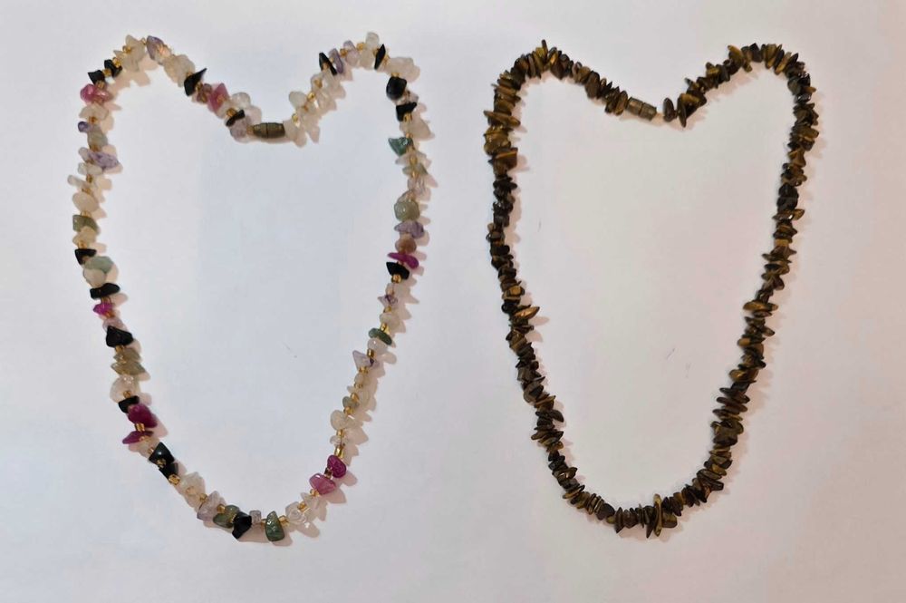 Bijuterii din pietre semiprețioase și alte materiale