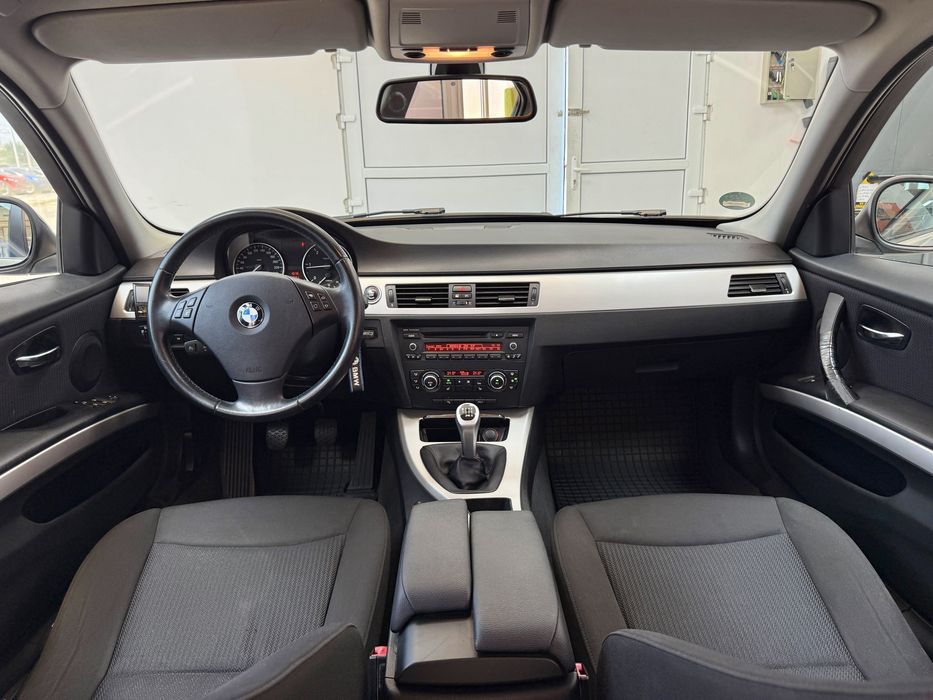 Bmw Seria 318D Sedan 2011 | 2.0D | 143CP | Climatronic | Incalzire | 211.000Km