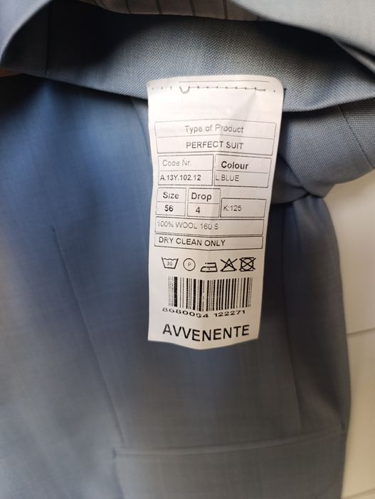 Продам костюм новый