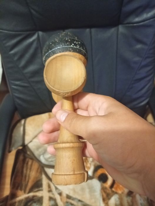 Vând kendama karo