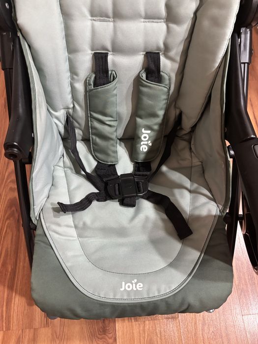 Продам Коляску фирмы Joie
