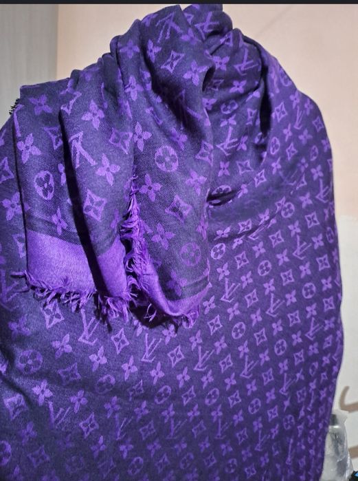 Продам женский шарф Luis Viton