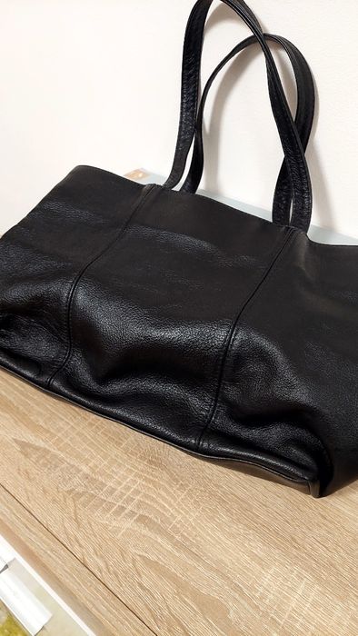 Geantă din piele neagră