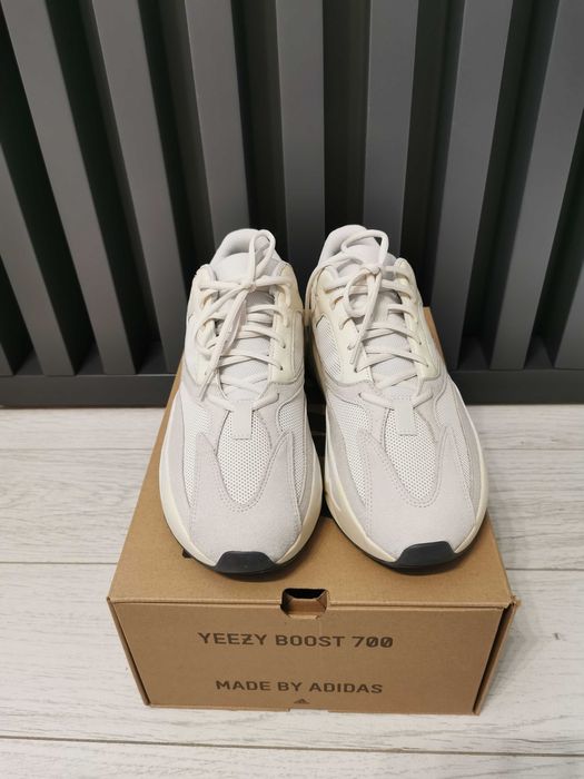 Adidas Yeezy - 700 analog