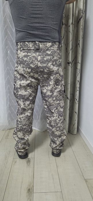 Pantaloni barbati camuflaj