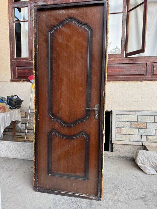 Eshik sotiladi Б/У