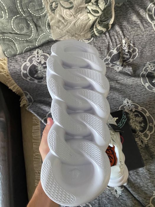 Versace chain reaction
