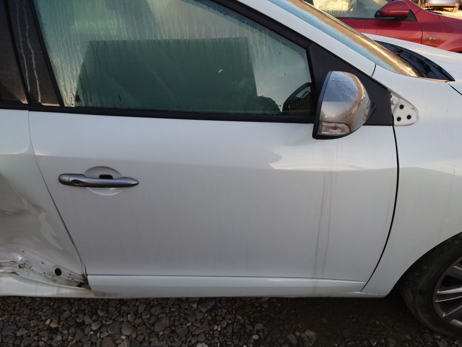 Ușa / portiera dreapta fata Renault Megane 3 alb perlat