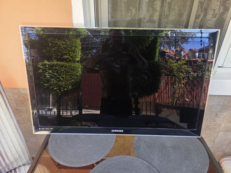 Vand tv Samsung diagonala  102 cm