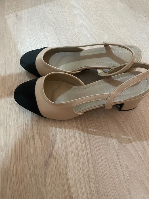 Нови обувки Chanel