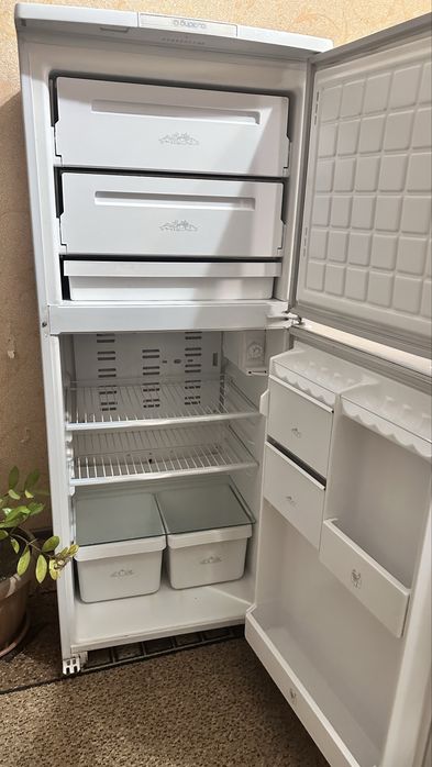 Холодильник , хорошо работает