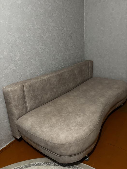 Продам диван — чистый, без пятен