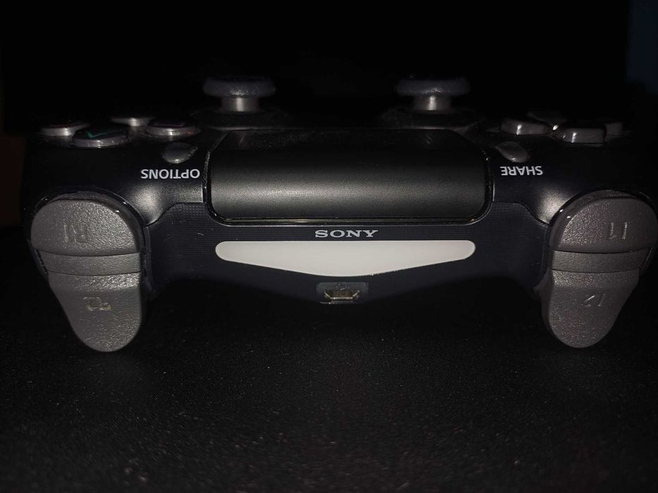 Playstation 4 Slim 1TB + 2 игри