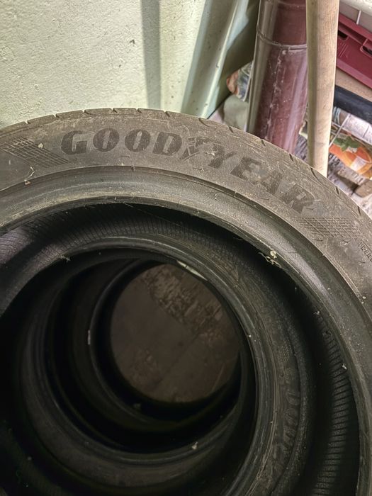 Гуми.    235/45R17