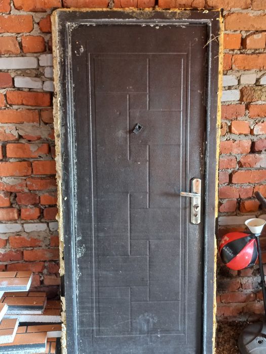 Продам дверь металически