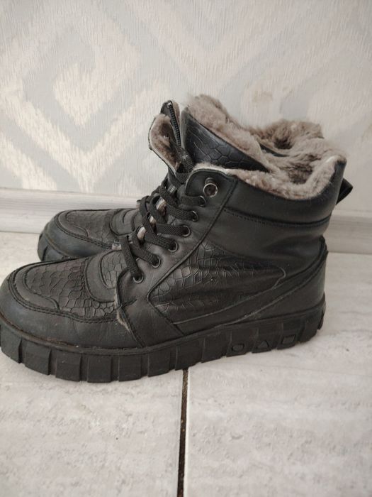 Зимние женские  ботинки р 39