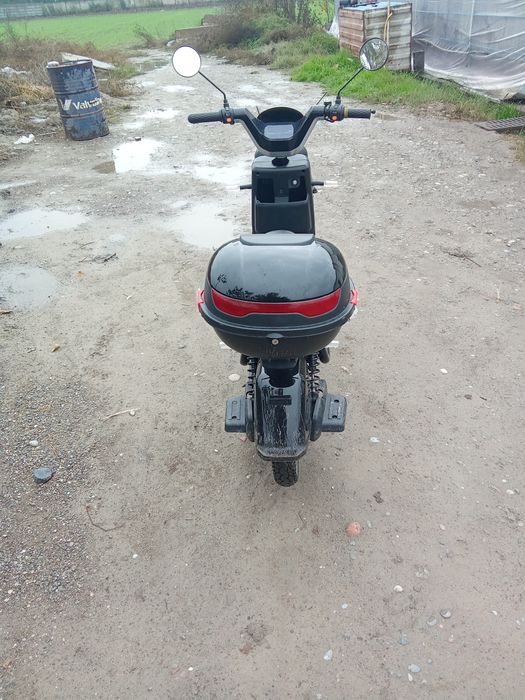 Скутир бор сотилади