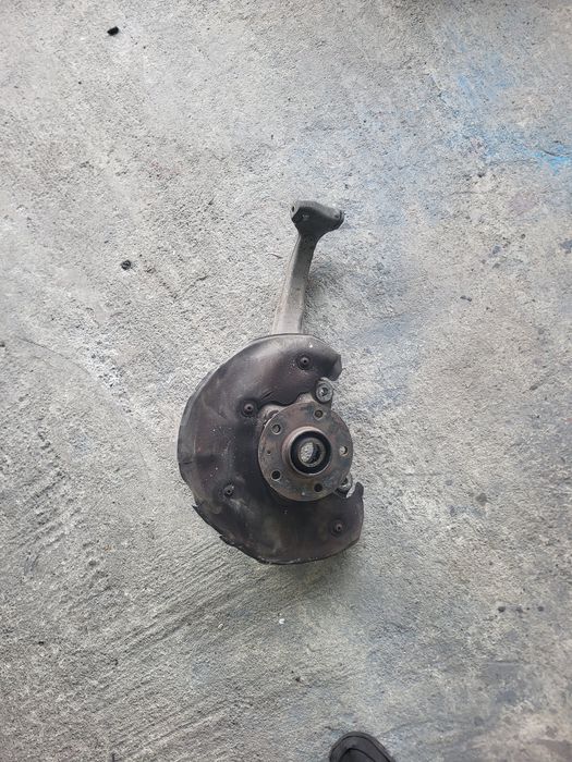 fuzeta stanga fata audi a4 b8