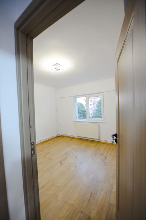 Apartament 4 camere complet renovat Ostroveni piata