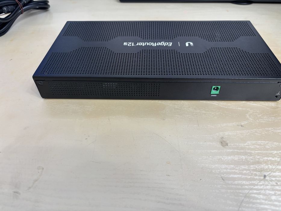 маршрутизатор Ubiquiti EdgeRouter 12P (ER-12P):