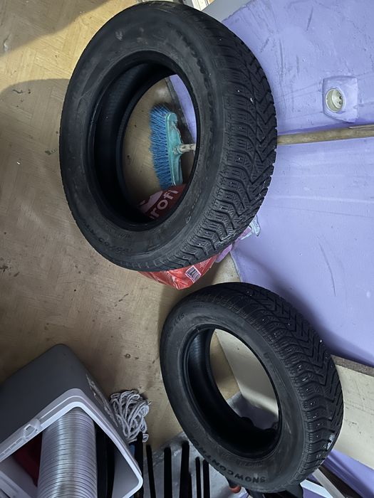 Vand  5 anvelope de iarna marca pirelli 195 65  r 15