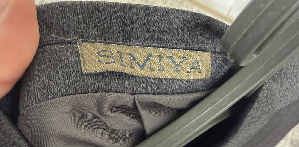 Продам костюмы новые