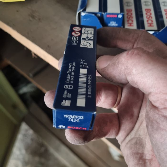 Продам свечи от мерседеса. Новые. Bosch.