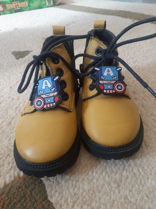 Продам детскую обувь на мальчика весна