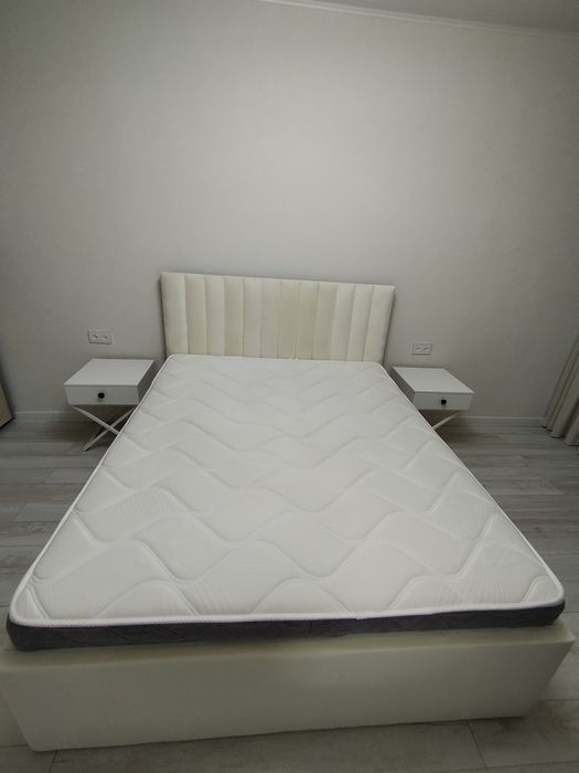 Двуспальная кровать