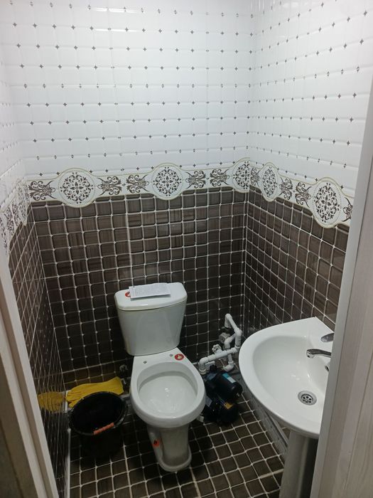 Ekskvatirniyda 7 etajli liftli domning 5 etajida yevro tamir uy sotila