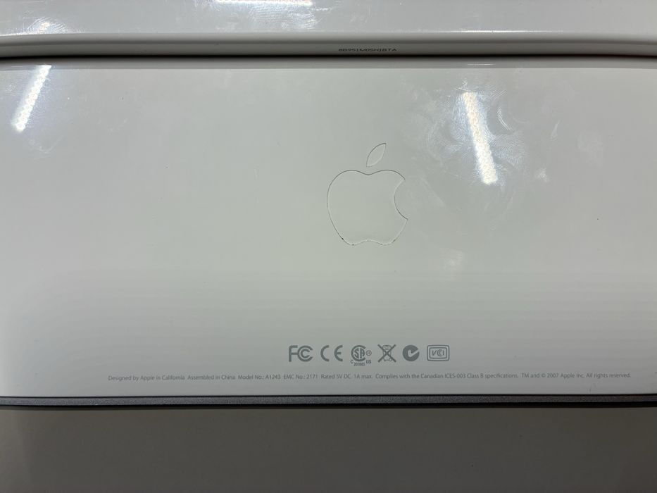 Tastatura Apple A1243 USB din aluminiu (cu fir si hub usb)