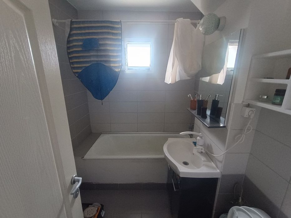 Închiriez- apartament 3 camere+garaj