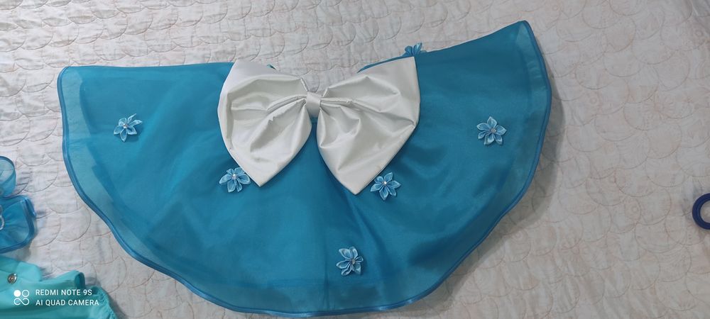 Продаю. Костюмы.