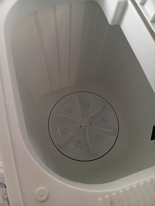 Kir yuvish mashinasi sotiladi