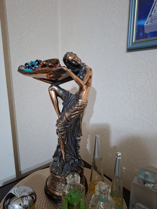 Продаю статуэтку .