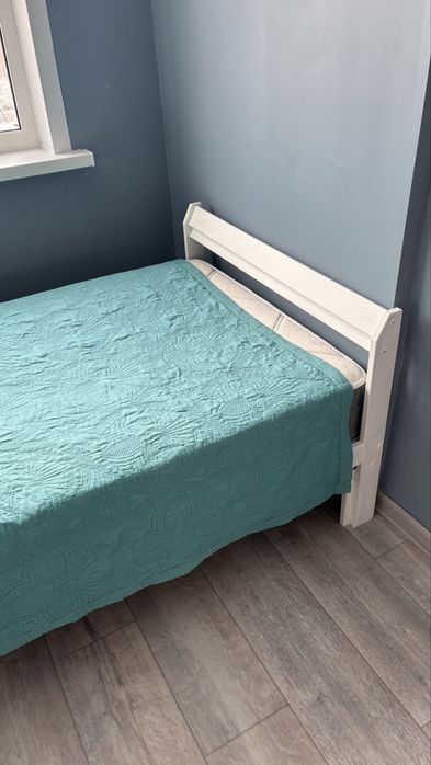 Кровать с матрасом 90*200