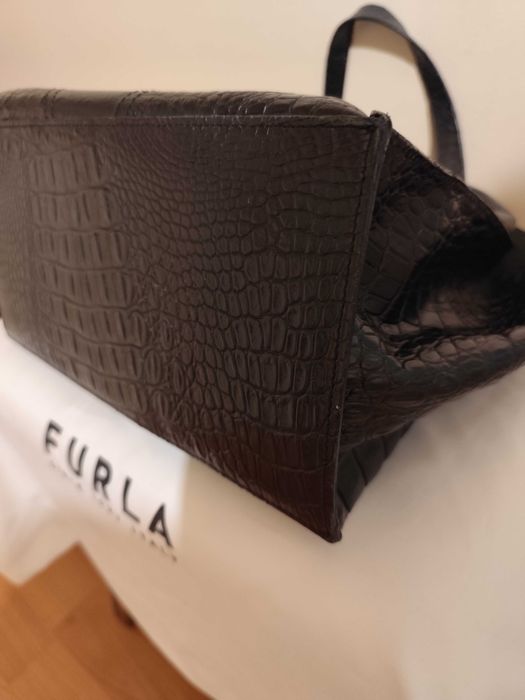 Черна чанта Furla модел divide it