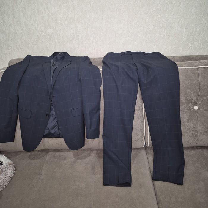 Школьный костюм б/у.