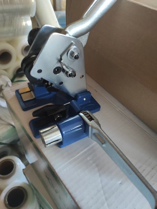 Dispozitiv de legat cu banda PP