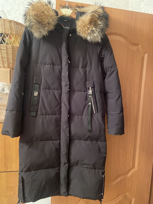 Продам пальто пуховик с капюшоном