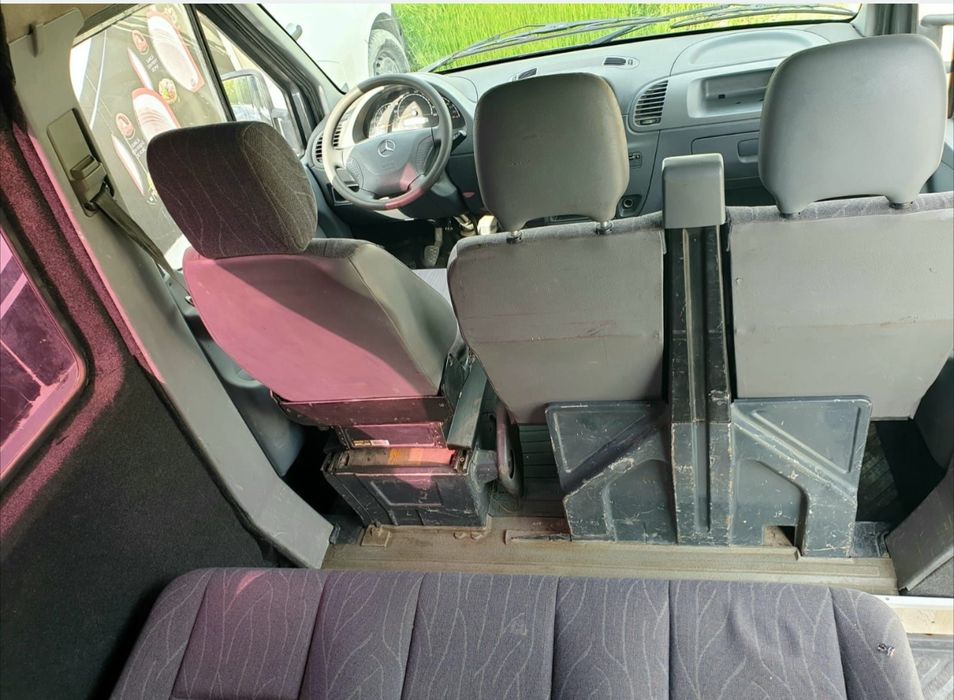 Mercedes sprinter 211 an fabricație 2000 5+1 locuri și marfa impecabil
