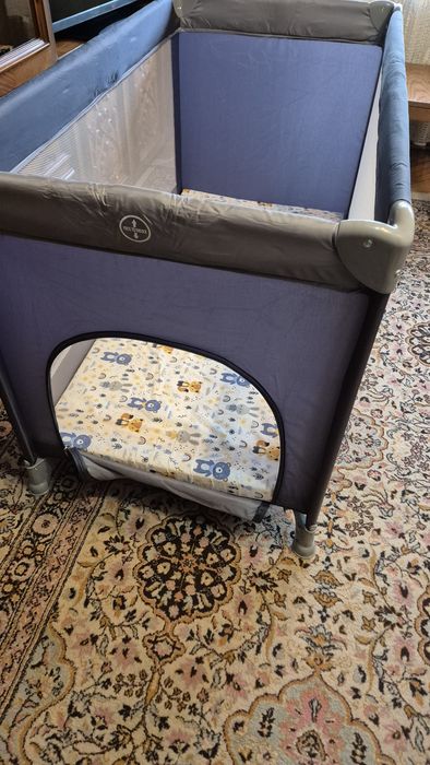 Pătuț Portabil Pliabil cu Saltea Bebe Moolino Fun, Ideal pentru Călătorii