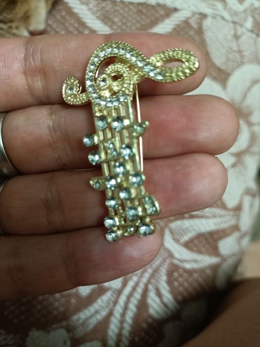 Брошь элитные  музыкальные ноты и змейка по 1500