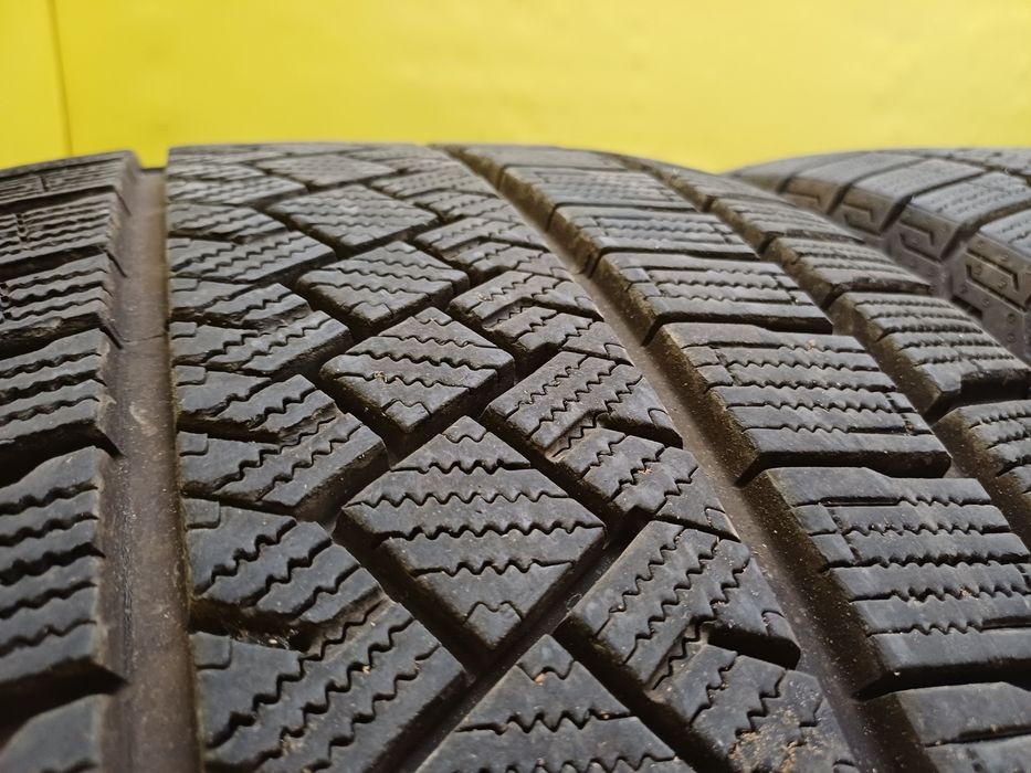 Шины 245/40 R18 Pirelli комплект.
