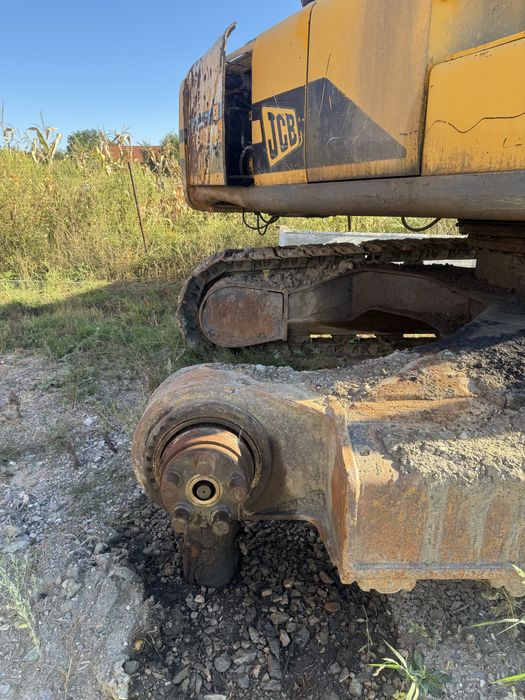 Vand sau dezmembrez excavator jcb