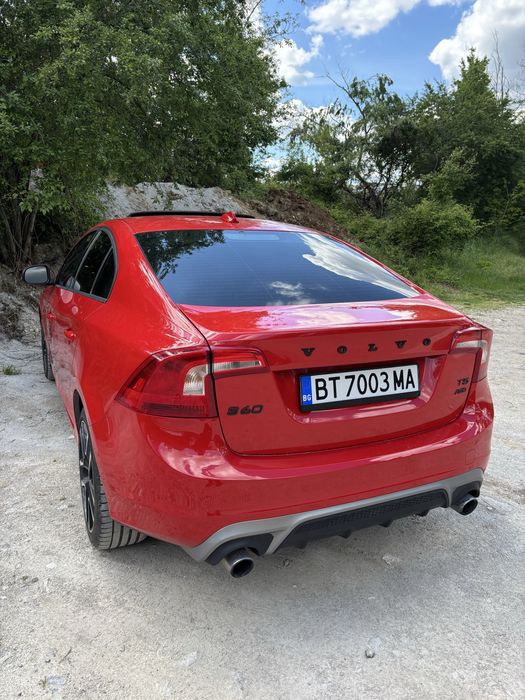 Volvo S 60 T5 AWD Dynamic 250 к.с. 2017 год.