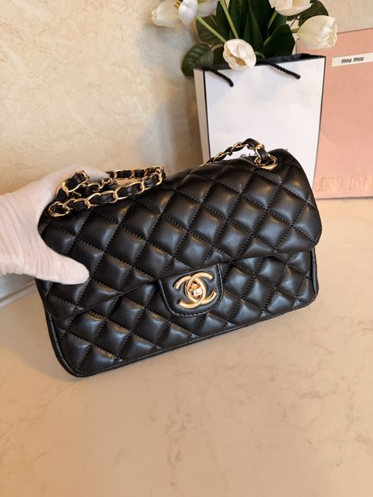 Дамска чанта Chanel Classic среден размер