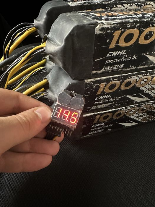 Vand 4 acumulatorii lipo 4s 10000mah 100c