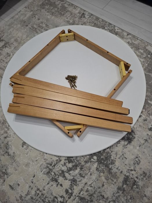 Masa moderna rotunda