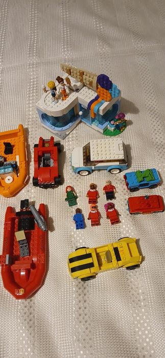 Lego original Magazinul de înghețată,mașini HOT Wheels, băncuțe, figurine